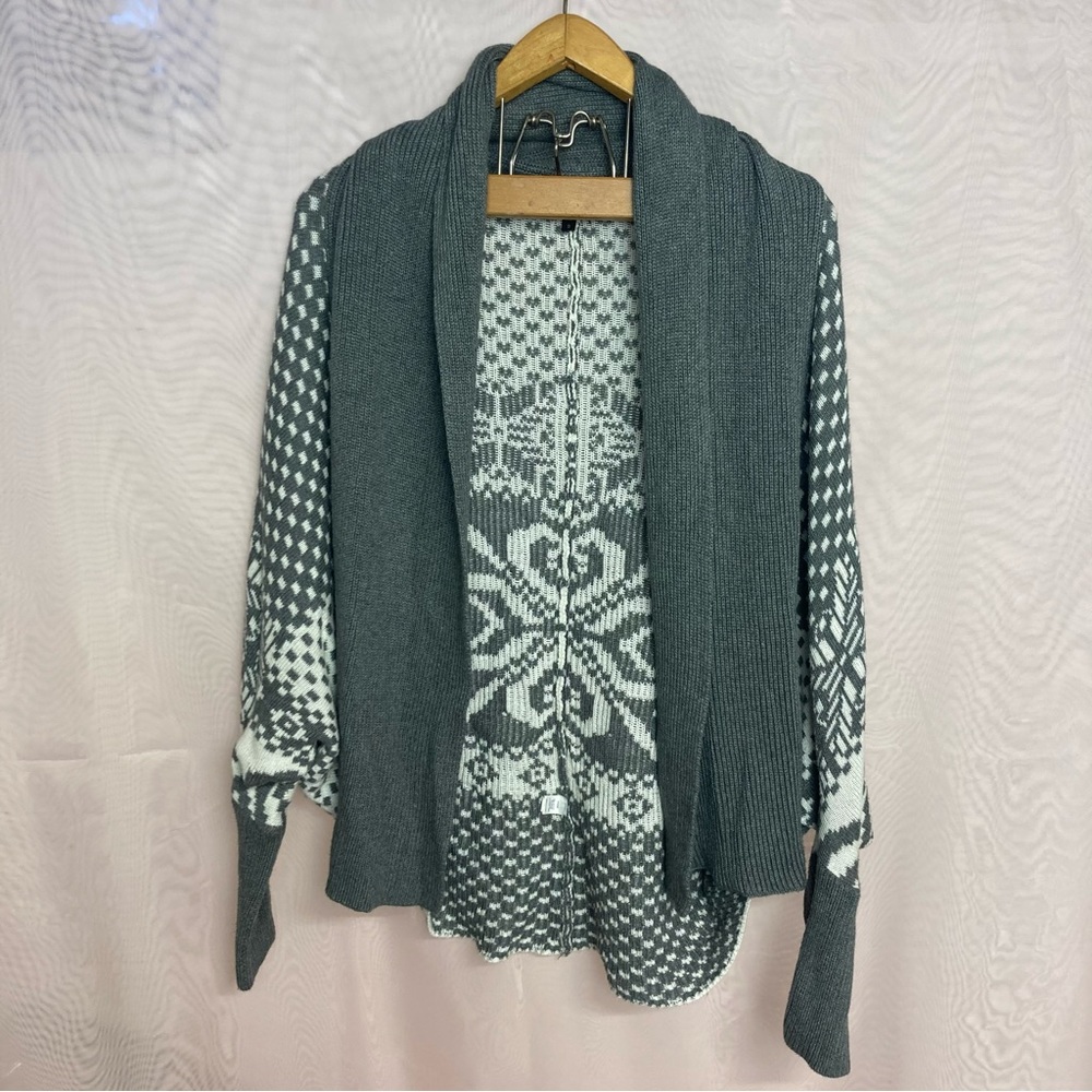 Express open front cardigan, gray and white